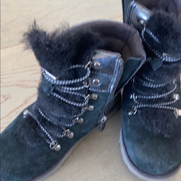 Kids Ugg Winter Boots - Picture 5 of 6